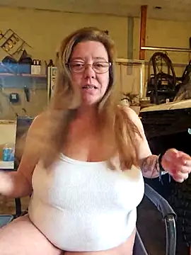 MsShelby40 online show from April 3, 2026, 10:05 pm