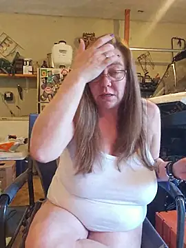 Snapshot of MsShelby40 chatting on June 2, 2026, 10:10 pm MsShelby40 online show from June 2, 2026, 10:10 pm