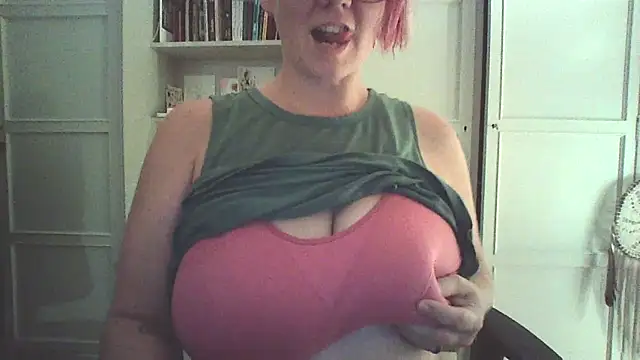 Snapshot of Big-Tits-McGee chatting on September 8, 2025, 9:03 pm Big-Tits-McGee online show from September 8, 2025, 9:03 pm