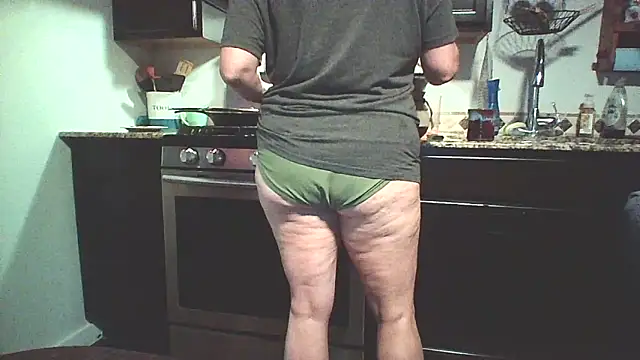 Snapshot of Big-Tits-McGee chatting on September 29, 2025, 12:33 pm Big-Tits-McGee online show from September 29, 2025, 12:33 pm