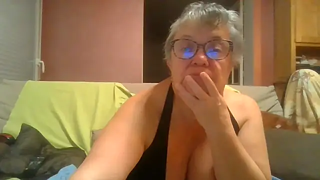 Snapshot of Vandeae44 chatting on October 29, 2025, 9:03 pm Vandeae44 online show from October 29, 2025, 9:03 pm