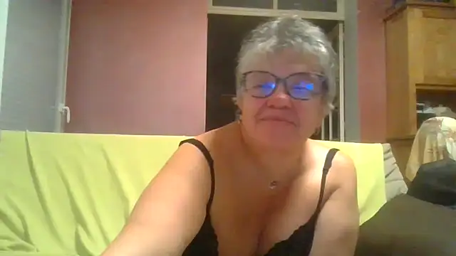 Snapshot of Vandeae44 chatting on November 7, 2025, 8:46 pm Vandeae44 online show from November 7, 2025, 8:46 pm
