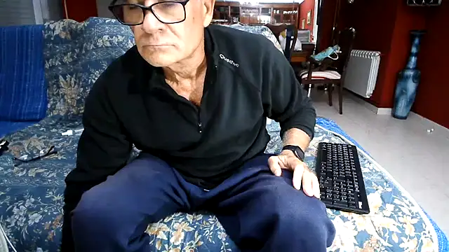 Snapshot of maduroguapo chatting on November 8, 2025, 9:51 pm maduroguapo online show from November 8, 2025, 9:51 pm