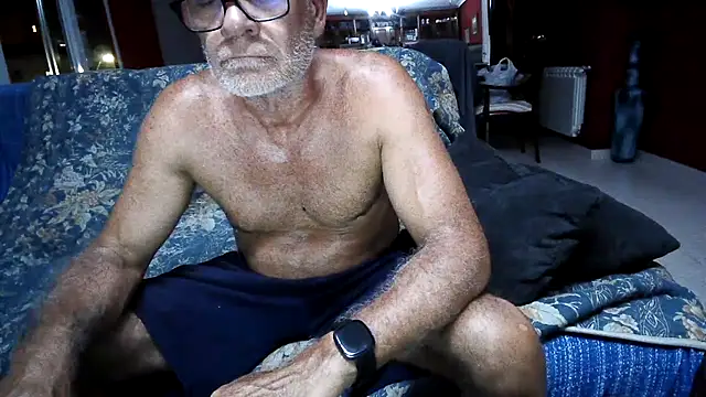 Snapshot of maduroguapo chatting on June 17, 2026, 8:52 pm maduroguapo online show from June 17, 2026, 8:52 pm
