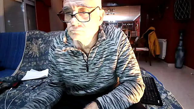 Snapshot of maduroguapo chatting on November 30, 2025, 10:10 pm maduroguapo online show from November 30, 2025, 10:10 pm