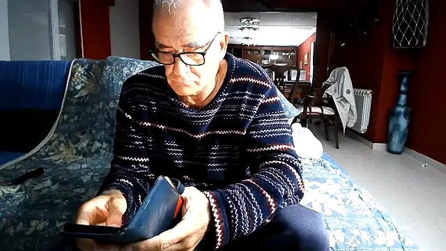 Snapshot of maduroguapo chatting on November 4, 2025, 9:40 pm maduroguapo online show from November 4, 2025, 9:40 pm