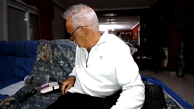 Snapshot of maduroguapo chatting on March 14, 2026, 9:54 pm maduroguapo online show from March 14, 2026, 9:54 pm