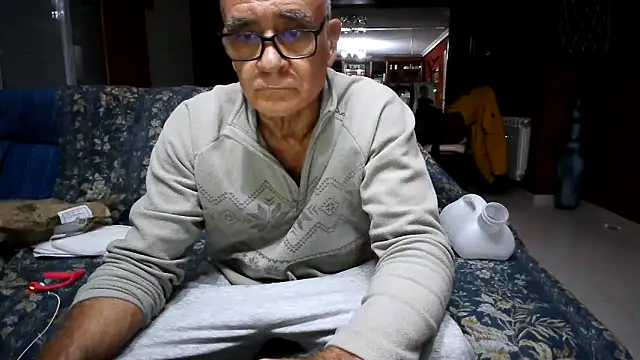 Snapshot of maduroguapo chatting on December 14, 2025, 10:04 pm maduroguapo online show from December 14, 2025, 10:04 pm