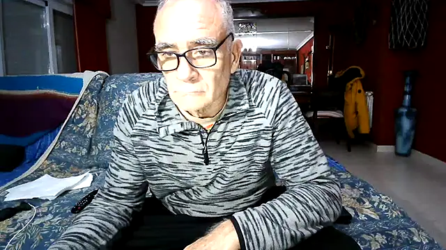 Snapshot of maduroguapo chatting on February 6, 2026, 9:33 pm maduroguapo online show from February 6, 2026, 9:33 pm