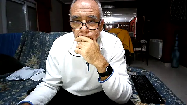 Snapshot of maduroguapo chatting on December 4, 2025, 9:03 pm maduroguapo online show from December 4, 2025, 9:03 pm