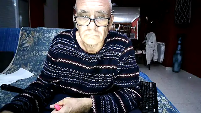 Snapshot of maduroguapo chatting on November 5, 2025, 9:40 pm maduroguapo online show from November 5, 2025, 9:40 pm