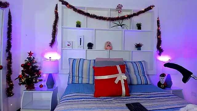 Snapshot of Jenifer_Diaz chatting on December 19, 2025, 1:46 pm Jenifer Diaz online show from December 19, 2025, 1:46 pm