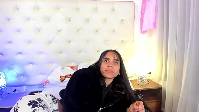 sophie pariss online show from February 27, 2025, 10:22 am