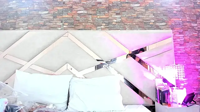 sophie pariss online show from November 1, 2025, 9:19 pm