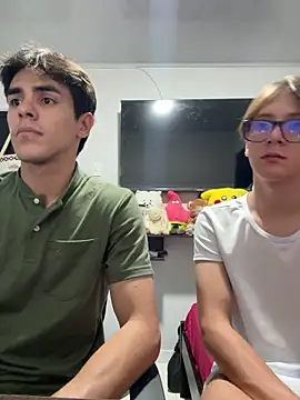 Snapshot of Alex_and_Fabian chatting on May 16, 2026, 4:44 am Alex and Fabian online show from May 16, 2026, 4:44 am