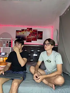 Snapshot of Alex_and_Fabian chatting on May 15, 2026, 2:31 am Alex and Fabian online show from May 15, 2026, 2:31 am