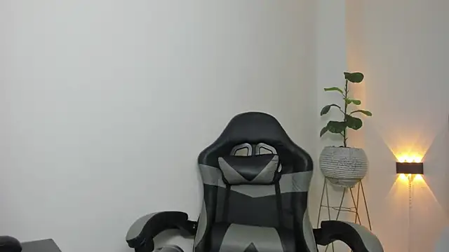 Snapshot of maroly_21 chatting on October 8, 2025, 7:25 pm maroly 21 online show from October 8, 2025, 7:25 pm