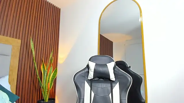 Snapshot of maroly_21 chatting on November 29, 2025, 12:27 pm maroly 21 online show from November 29, 2025, 12:27 pm