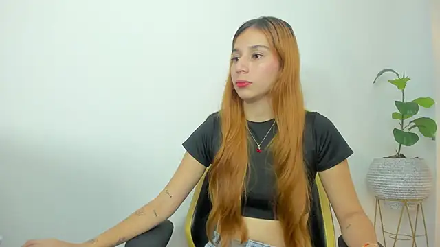 Snapshot of maroly_21 chatting on November 15, 2025, 12:20 pm maroly 21 online show from November 15, 2025, 12:20 pm