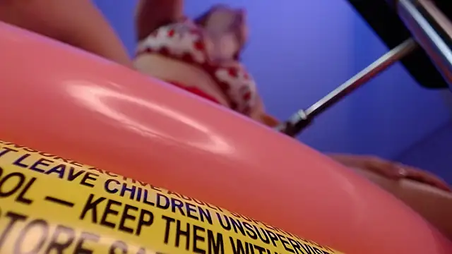 Snapshot of AlessiaDouce chatting on November 28, 2025, 8:53 pm AlessiaDouce online show from November 28, 2025, 8:53 pm