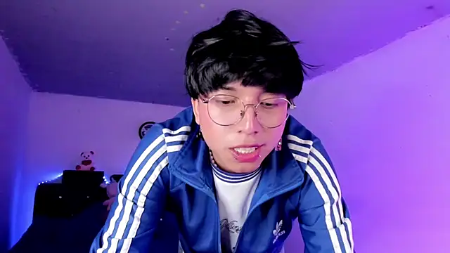 AnggelONfiree online show from May 13, 2026, 4:08 am