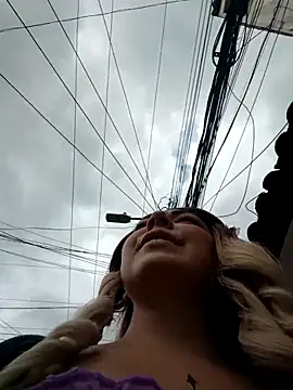 Snapshot of madelaine- chatting on October 28, 2025, 7:13 pm madelaine- online show from October 28, 2025, 7:13 pm