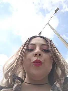 Snapshot of madelaine- chatting on November 12, 2025, 7:29 pm madelaine- online show from November 12, 2025, 7:29 pm