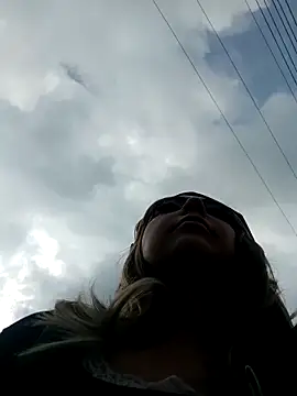 Snapshot of madelaine- chatting on November 19, 2025, 8:09 pm madelaine- online show from November 19, 2025, 8:09 pm