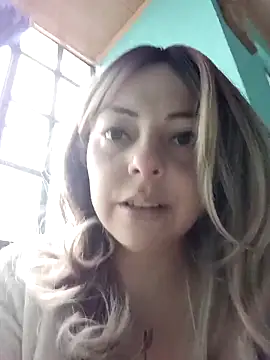 Snapshot of madelaine- chatting on December 4, 2025, 6:51 pm madelaine- online show from December 4, 2025, 6:51 pm