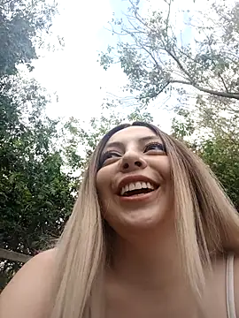 Snapshot of madelaine- chatting on October 9, 2025, 7:36 pm madelaine- online show from October 9, 2025, 7:36 pm