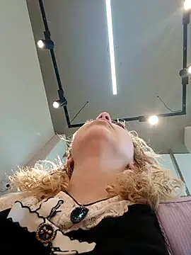 Snapshot of madelaine- chatting on November 1, 2025, 8:57 pm madelaine- online show from November 1, 2025, 8:57 pm