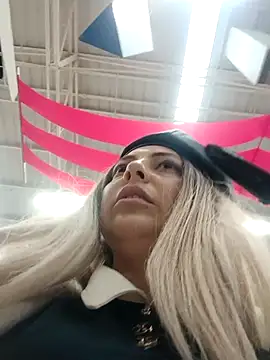 Snapshot of madelaine- chatting on October 11, 2025, 8:10 pm madelaine- online show from October 11, 2025, 8:10 pm