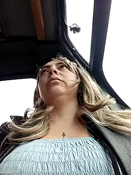 Snapshot of madelaine- chatting on November 28, 2025, 8:20 pm madelaine- online show from November 28, 2025, 8:20 pm