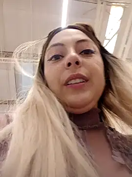 Snapshot of madelaine- chatting on October 20, 2025, 8:20 pm madelaine- online show from October 20, 2025, 8:20 pm