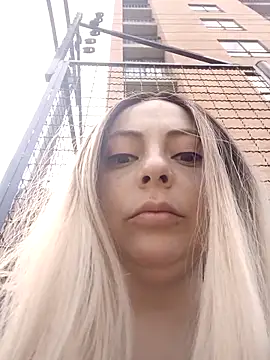 Snapshot of madelaine- chatting on October 7, 2025, 8:32 pm madelaine- online show from October 7, 2025, 8:32 pm