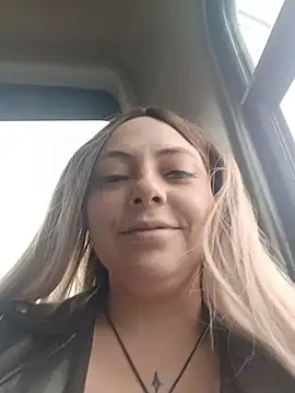 Snapshot of madelaine- chatting on November 9, 2025, 7:40 pm madelaine- online show from November 9, 2025, 7:40 pm