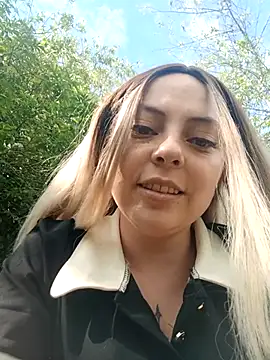 Snapshot of madelaine- chatting on October 15, 2025, 7:55 pm madelaine- online show from October 15, 2025, 7:55 pm