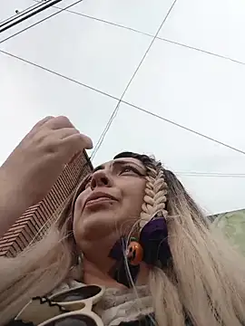 Snapshot of madelaine- chatting on October 23, 2025, 8:29 pm madelaine- online show from October 23, 2025, 8:29 pm