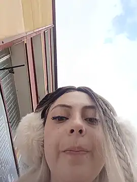 Snapshot of madelaine- chatting on October 21, 2025, 8:08 pm madelaine- online show from October 21, 2025, 8:08 pm