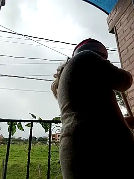 Snapshot of madelaine- chatting on December 5, 2025, 7:55 pm madelaine- online show from December 5, 2025, 7:55 pm