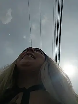 Snapshot of madelaine- chatting on November 6, 2025, 6:56 pm madelaine- online show from November 6, 2025, 6:56 pm