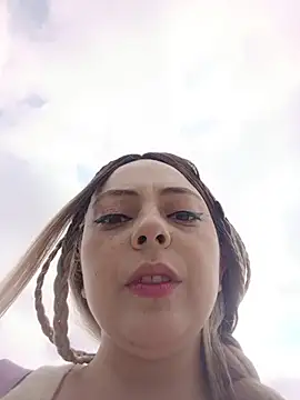 Snapshot of madelaine- chatting on October 22, 2025, 7:46 pm madelaine- online show from October 22, 2025, 7:46 pm