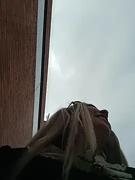 Snapshot of madelaine- chatting on November 11, 2025, 7:52 pm madelaine- online show from November 11, 2025, 7:52 pm