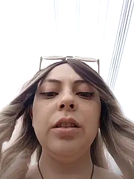 Snapshot of madelaine- chatting on November 2, 2025, 4:12 pm madelaine- online show from November 2, 2025, 4:12 pm