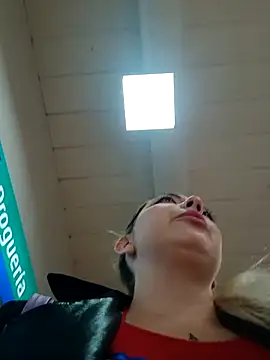 Snapshot of madelaine- chatting on October 31, 2025, 4:14 pm madelaine- online show from October 31, 2025, 4:14 pm