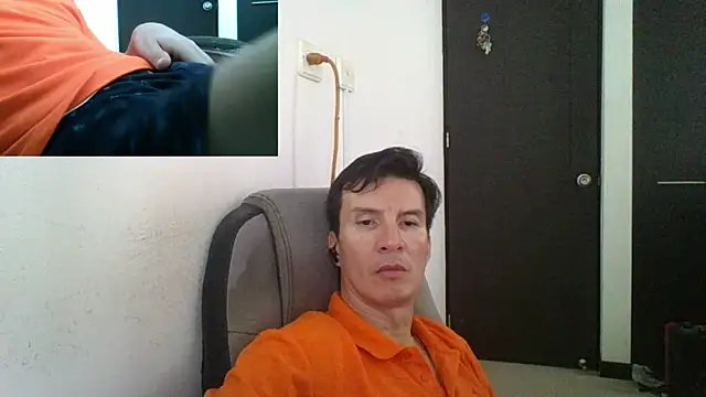 Snapshot of fieryloves chatting on March 18, 2025, 8:37 pm fieryloves online show from March 18, 2025, 8:37 pm