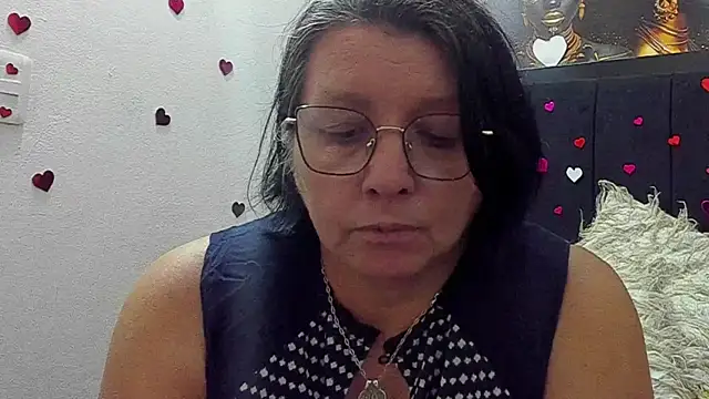 Snapshot of Evaaross_2345 chatting on May 19, 2026, 8:16 pm Evaaross 2345 online show from May 19, 2026, 8:16 pm