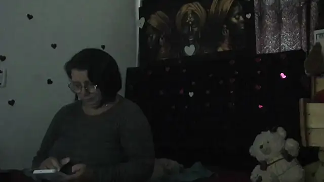 Evaaross 2345 online show from April 30, 2026, 12:34 pm