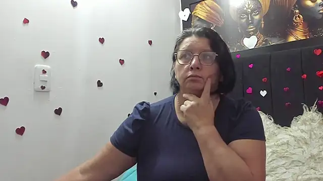 Evaaross 2345 online show from April 27, 2026, 2:26 pm