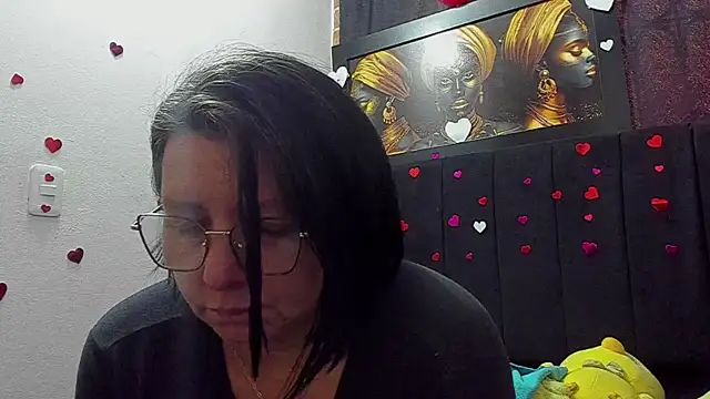 Snapshot of Evaaross_2345 chatting on June 12, 2026, 2:15 pm Evaaross 2345 online show from June 12, 2026, 2:15 pm